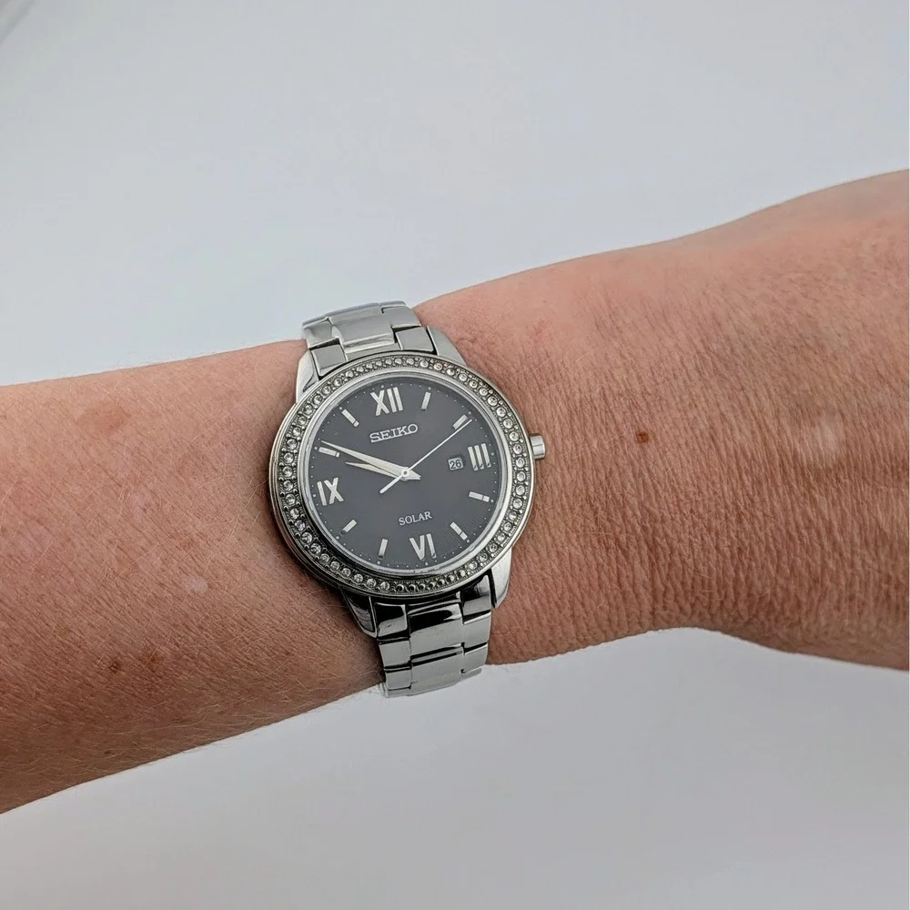 Seiko Recraft Solar V137-0BS0 Swarovski Crystal Bezel Sapphire Black Dial Watch